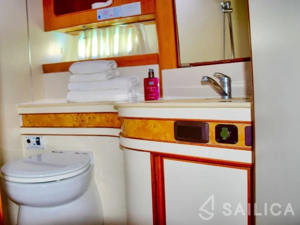 Yaretti 1570 - Yacht Charter Sailica