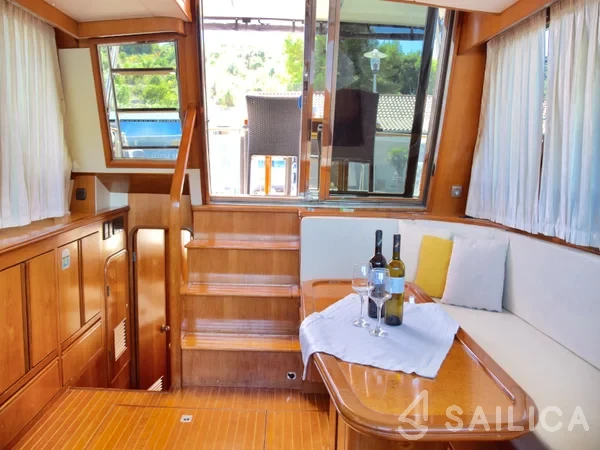 Yaretti 1570 - Yacht Charter Sailica