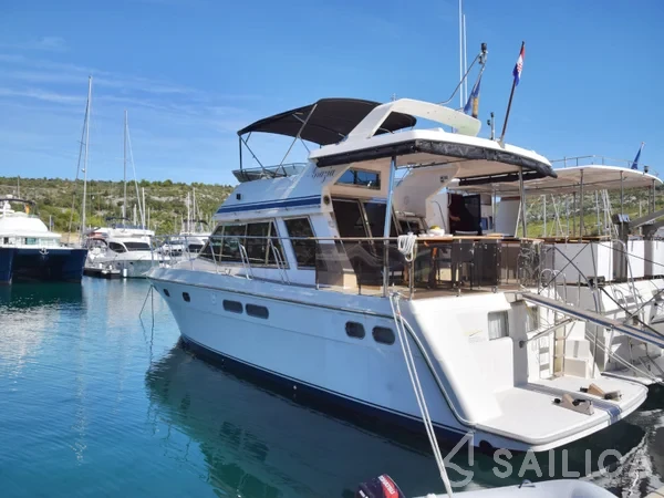 Yaretti 1570 - Yacht Charter Sailica