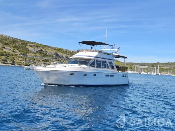 Yaretti 1570 - Yacht Charter Sailica