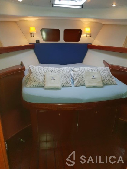 Swift Trawler 42 - Yacht Charter Sailica