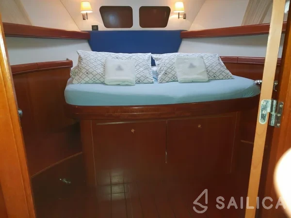 Swift Trawler 42 - Yacht Charter Sailica