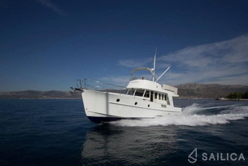 Swift Trawler 42 - Yacht Charter Sailica