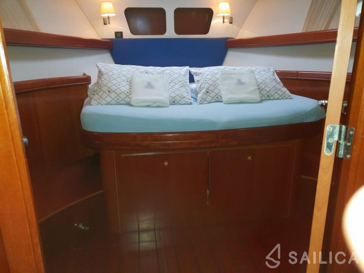 Swift Trawler 42 - Yacht Charter Sailica