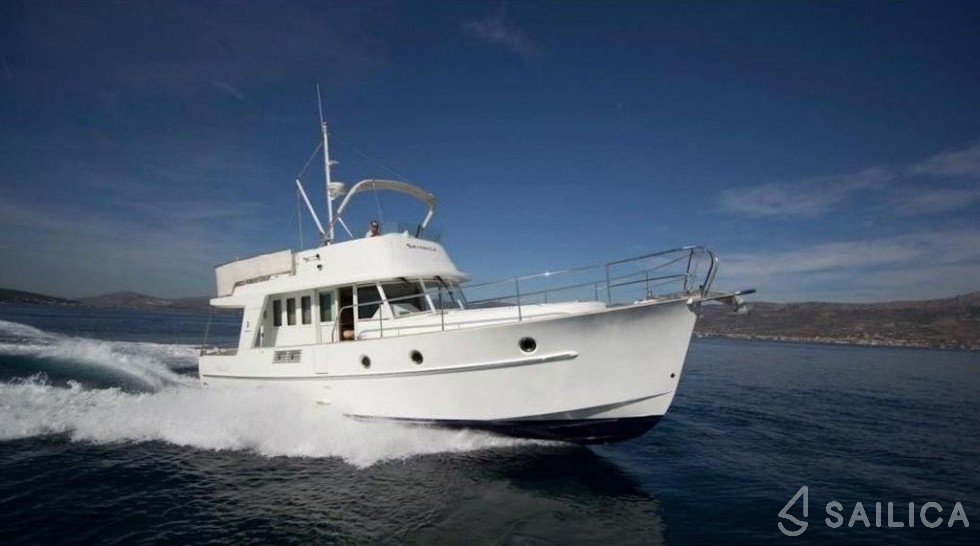 Swift Trawler 42 - Yacht Charter Sailica