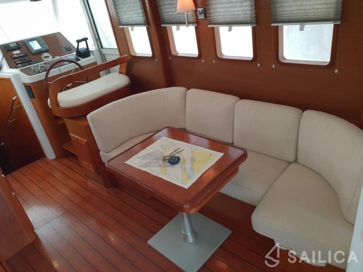 Swift Trawler 42 - Yacht Charter Sailica