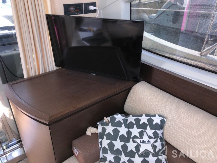 Azimut 43 - Yacht Charter Sailica