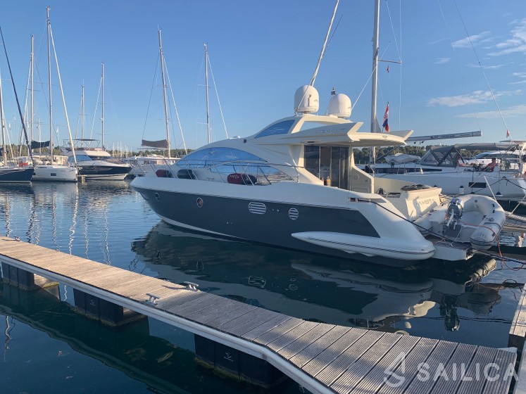 Azimut 43 - Yacht Charter Sailica