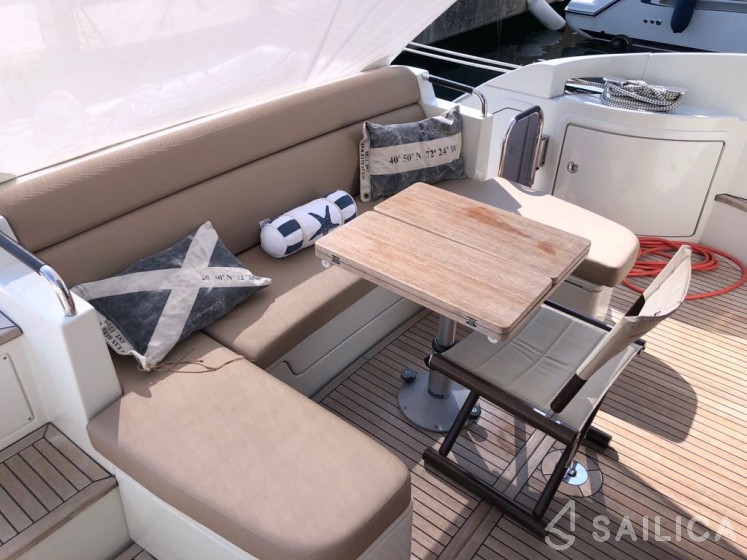 Azimut 43 - Yacht Charter Sailica