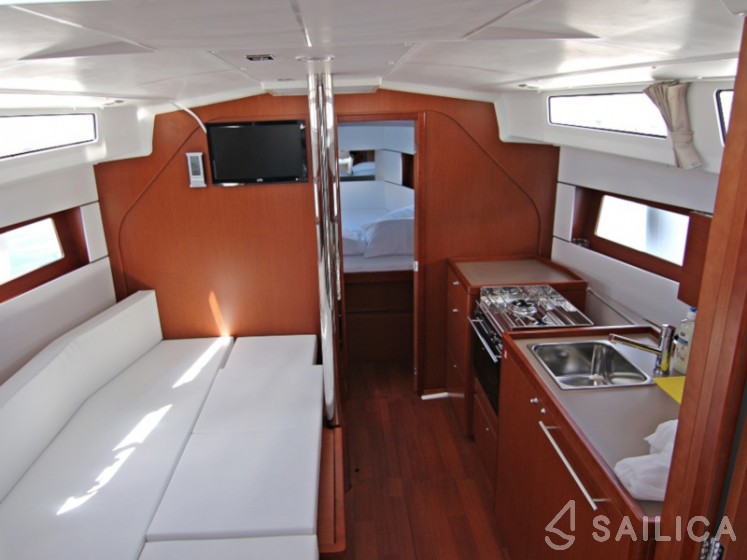 Oceanis 38.1 - Yacht Charter Sailica