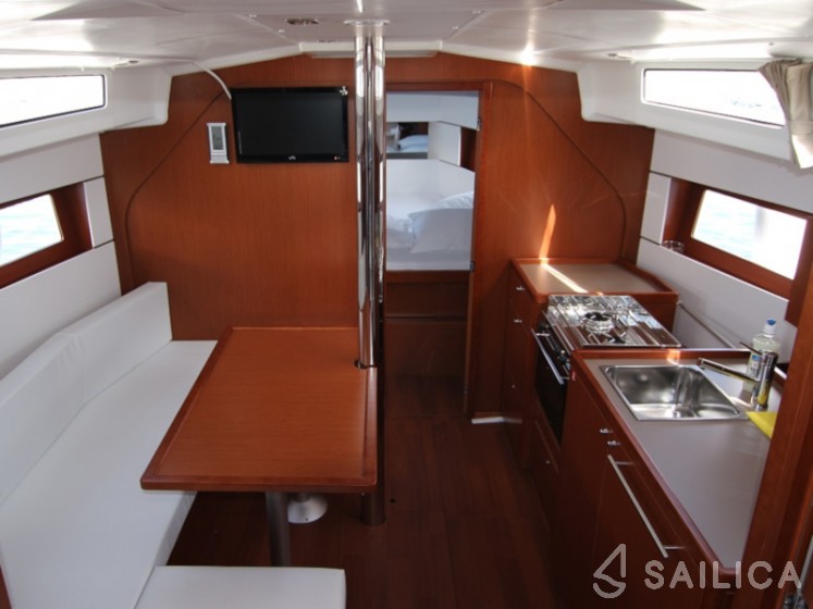 Oceanis 38.1 - Yacht Charter Sailica