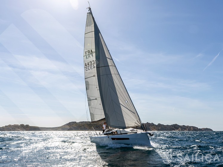 Ofcet 32 sc - Yacht Charter Sailica
