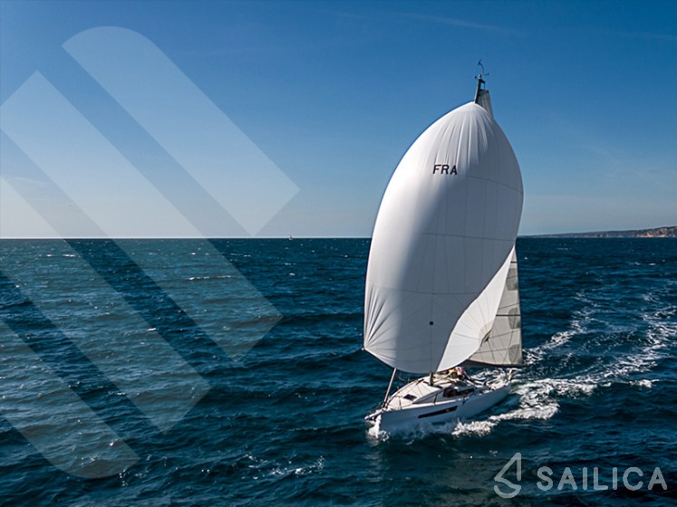 Ofcet 32 sc - Yacht Charter Sailica