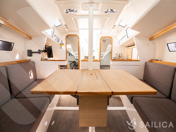 Ofcet 32 sc - Yacht Charter Sailica
