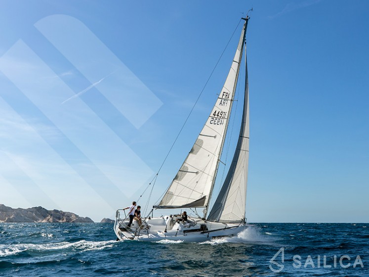 Ofcet 32 sc - Yacht Charter Sailica