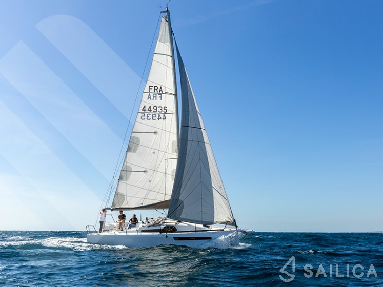 Ofcet 32 sc - Yacht Charter Sailica