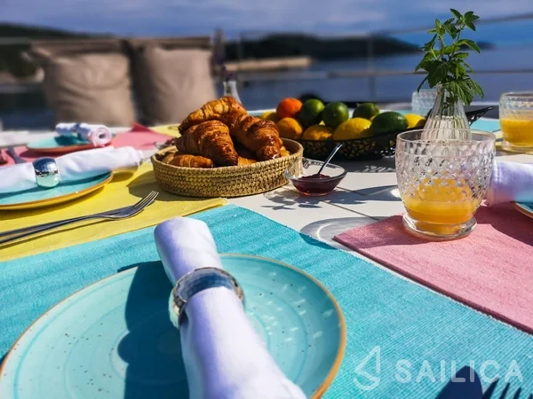 Bali 5.4. - Yacht Charter Sailica