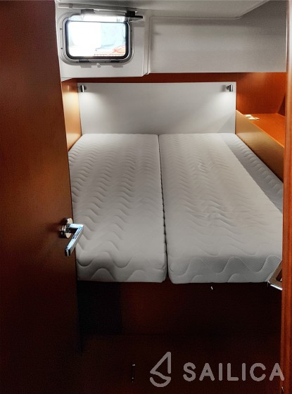 Oceanis 51.1 - Yacht Charter Sailica