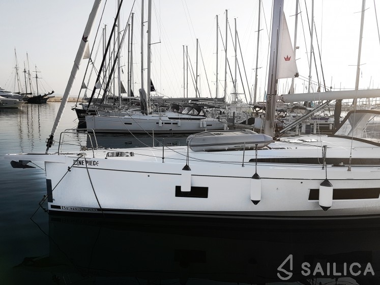 Oceanis 51.1 - Yacht Charter Sailica