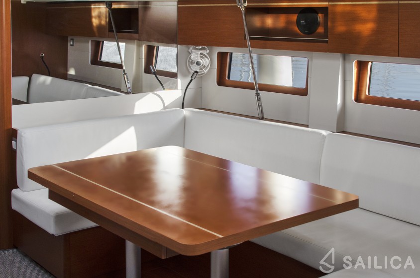 Oceanis 51.1 - Yacht Charter Sailica