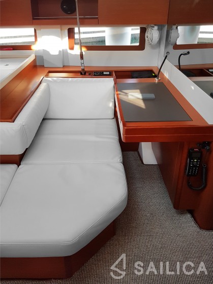 Oceanis 51.1 - Yacht Charter Sailica