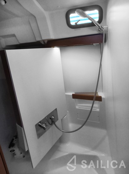 Oceanis 51.1 - Yacht Charter Sailica