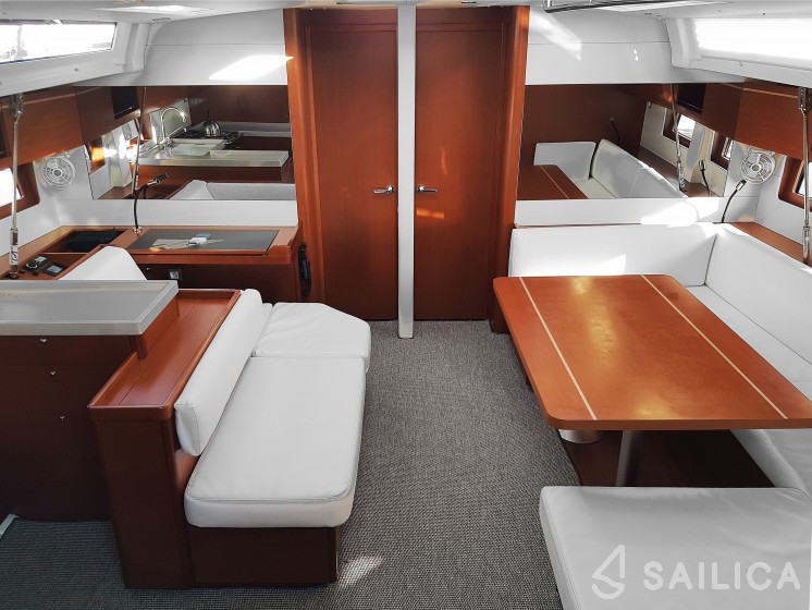 Oceanis 51.1 - Yacht Charter Sailica