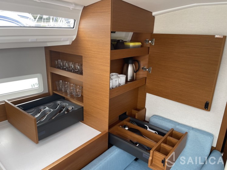Sun Odyssey 410 - Yacht Charter Sailica