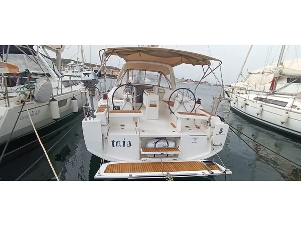 Oceanis 35.1 - Yacht Charter Sailica
