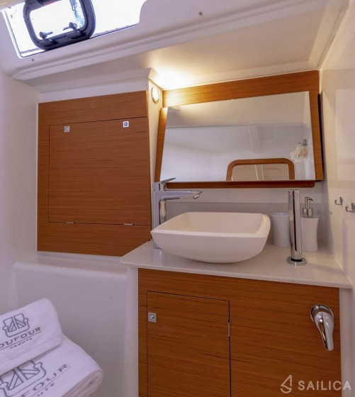 Dufour 390 Grand Large - Yacht Charter Sailica