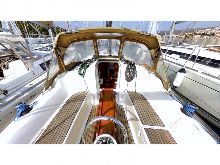 Dufour 325 - Yacht Charter Sailica