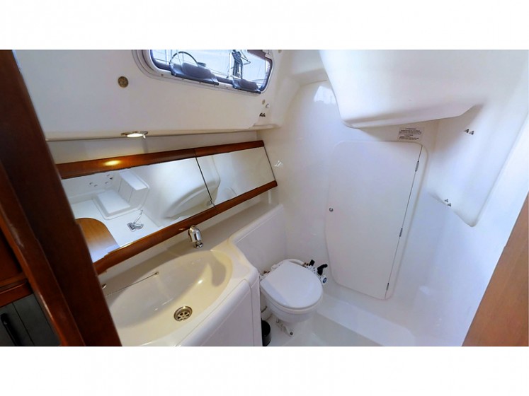 Dufour 325 - Yacht Charter Sailica