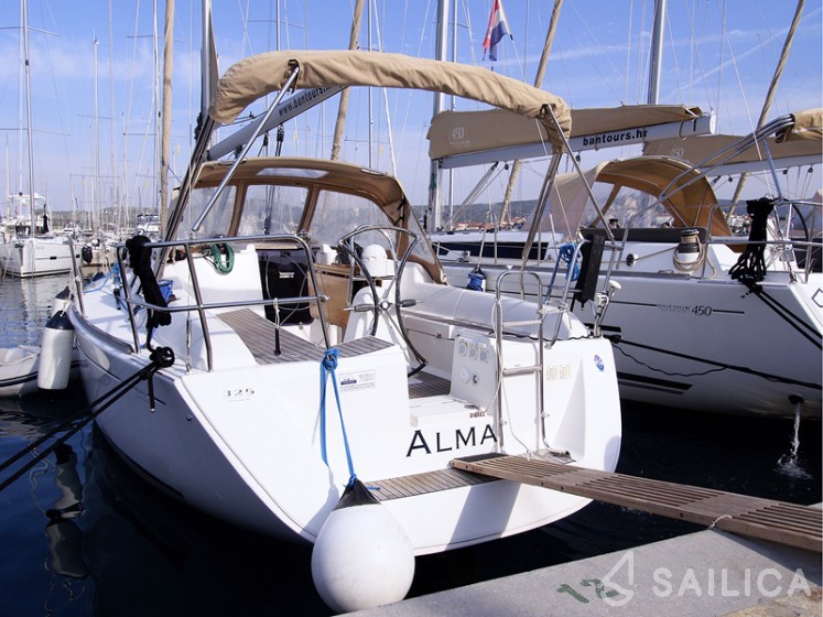 Dufour 325 - Yacht Charter Sailica