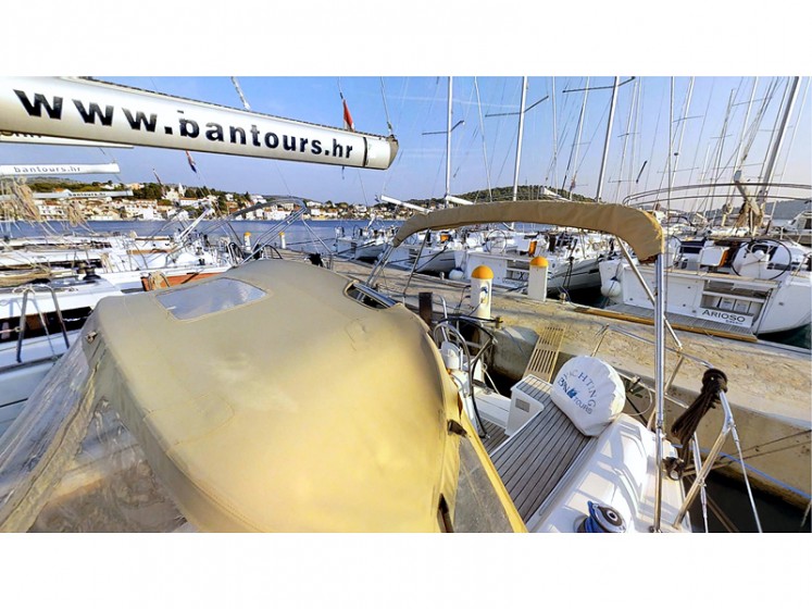 Dufour 325 - Yacht Charter Sailica