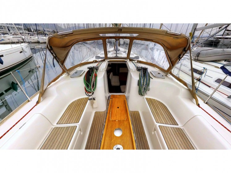 Dufour 425 - Yacht Charter Sailica