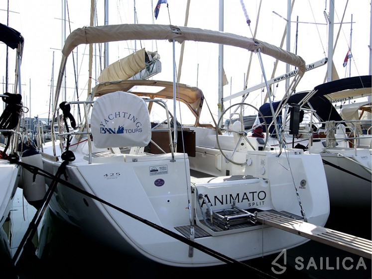 Dufour 425 - Yacht Charter Sailica