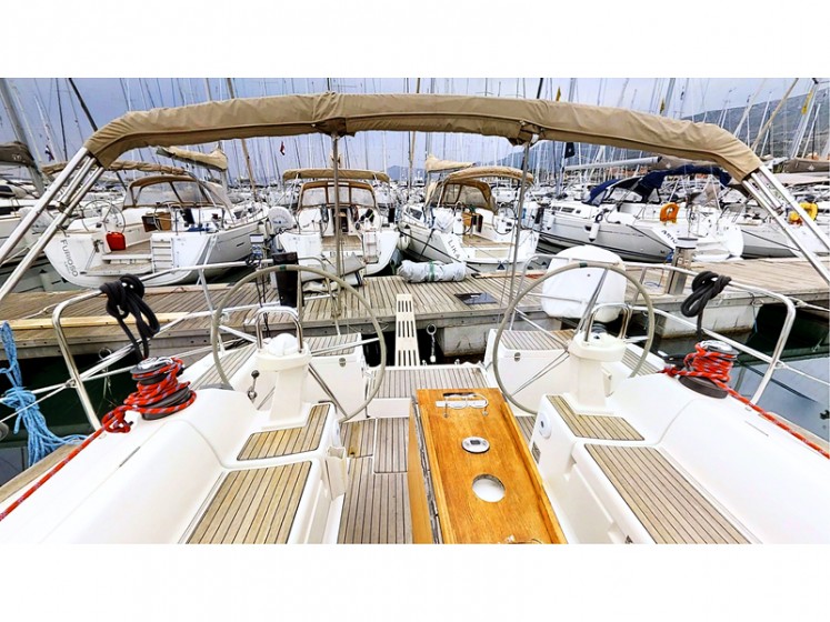 Dufour 425 - Yacht Charter Sailica