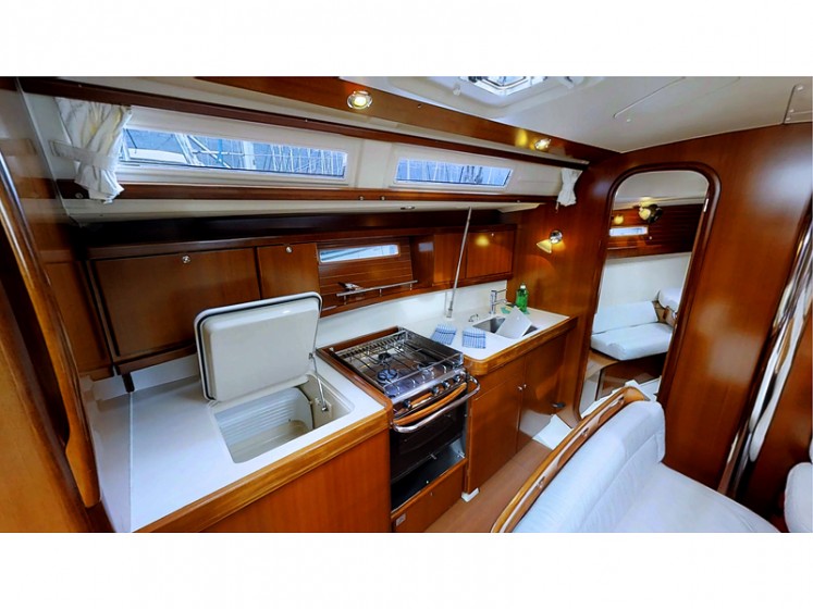 Dufour 425 - Yacht Charter Sailica