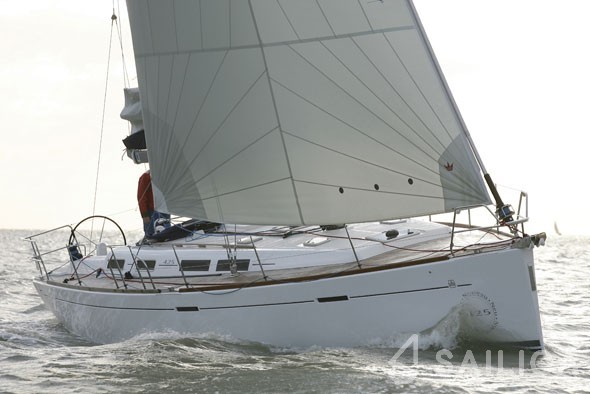Dufour 425 - Yacht Charter Sailica