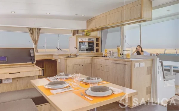 Lagoon 400 S2 - Yacht Charter Sailica