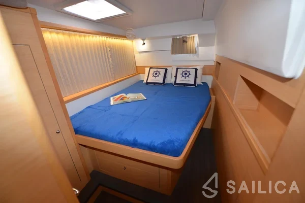 Lagoon 400 S2 - Yacht Charter Sailica