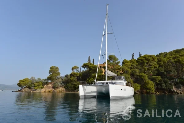 Lagoon 400 S2 - Yacht Charter Sailica