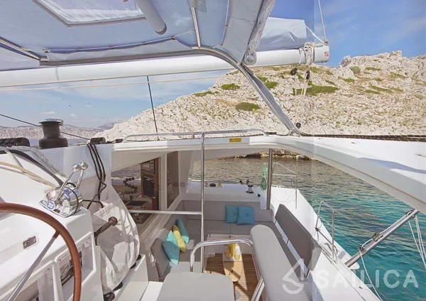 Lagoon 400 S2 - Yacht Charter Sailica