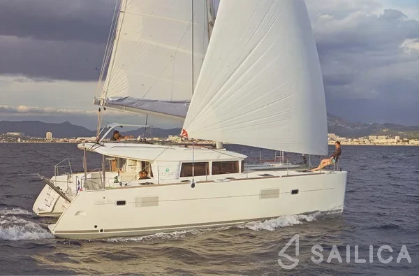 Lagoon 400 S2 - Yacht Charter Sailica