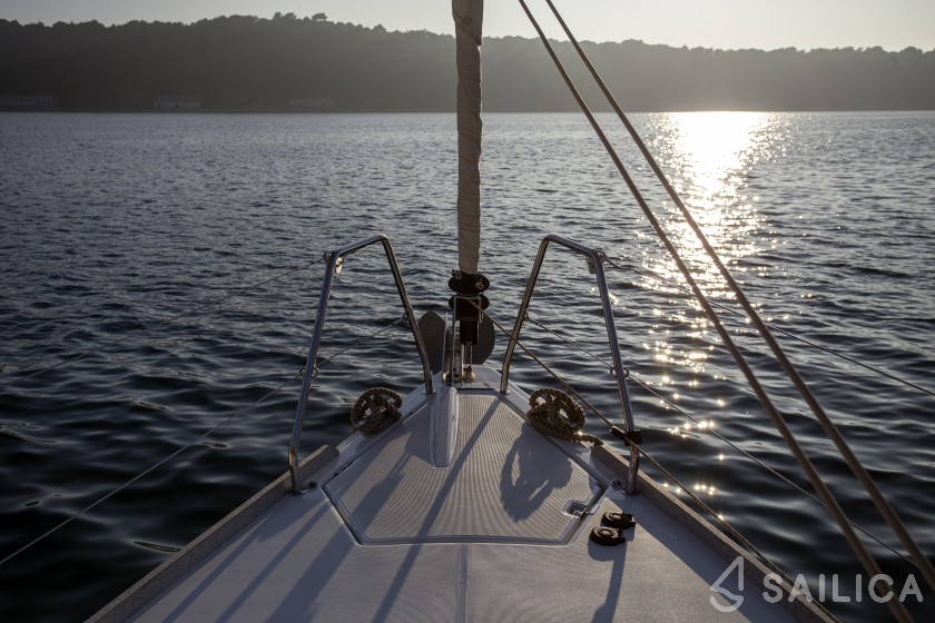 Dufour 360 GL - Yacht Charter Sailica