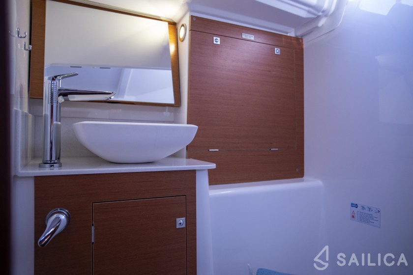 Dufour 360 GL - Yacht Charter Sailica