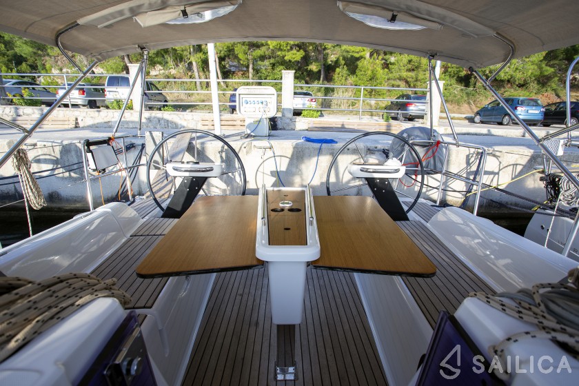 Dufour 360 GL - Yacht Charter Sailica