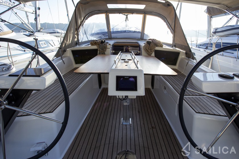 Dufour 360 GL - Yacht Charter Sailica