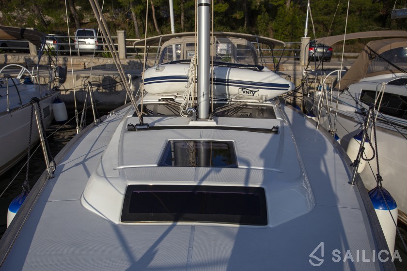 Dufour 360 GL - Yacht Charter Sailica