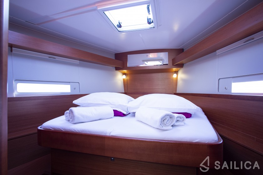 Dufour 430 Grand Large - Yacht Charter Sailica